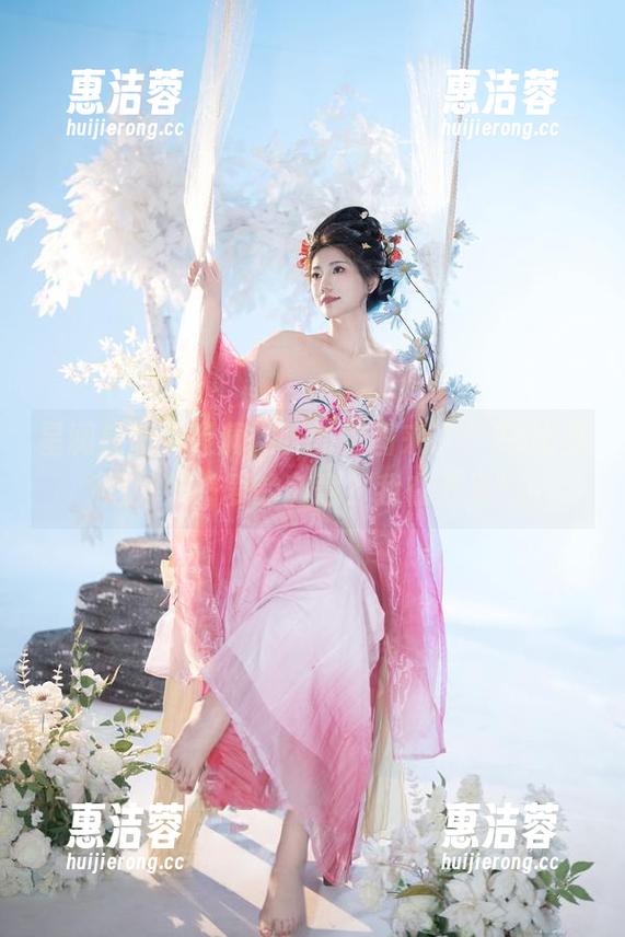 星澜是澜澜叫澜妹呀的美图来了，2b比基尼外加一箩的随意？我在发呆！