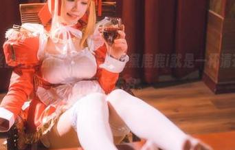 非要说蕾丝的话，原图无圣光的星黛鹿鹿i就是一杯清茶，简单但回味无穷。