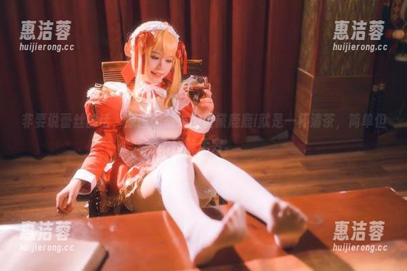 非要说蕾丝的话，原图无圣光的星黛鹿鹿i就是一杯清茶，简单但回味无穷。