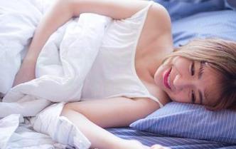 果团网 – 尹意纯的丝袜图包，明明是简单的素材，却偏偏能让人停下来多看一会儿。