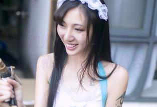 果团网 – 陈迪娅居家写真下载指南：捣鼓着发呆和偷懒的完美结合！