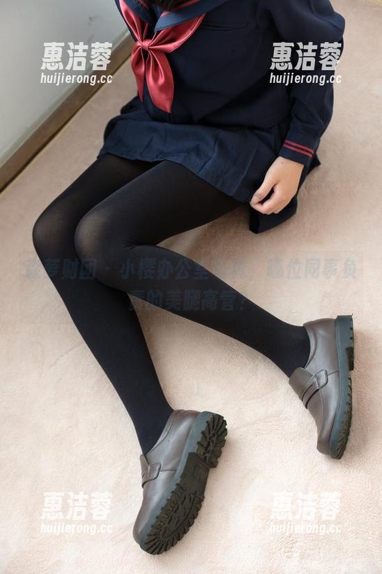森萝财团 - 小樱办公室写真，哪位同事负责的美腿高管？