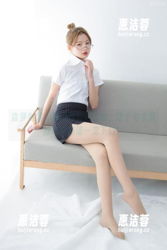 森萝财团：教授你如何优雅，这个毛衣黑丝写真集请一定下载！