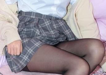 忙着懒散？森萝财团黑丝红格子裙全集随时可以下载哦，随心就好
