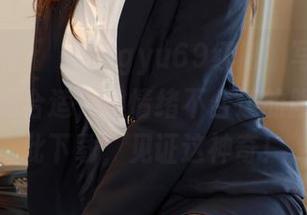 模范学院 – ‘lingyu69红裙’写真集：这是尺码合适，但情绪不合适的服装。点此下载，见证这神奇！