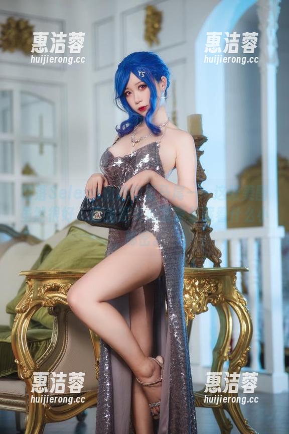 樱落Selena和她的双马尾——这张美图虽然很好，但我更关心发髻里藏着什么小秘密。