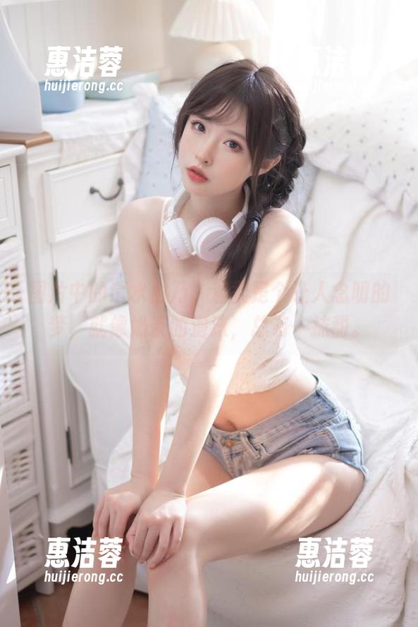 清水由乃 图片中的清水由乃,温柔是个让人念叨的梦,就像奶茶的泡沫,总有一抹甜。