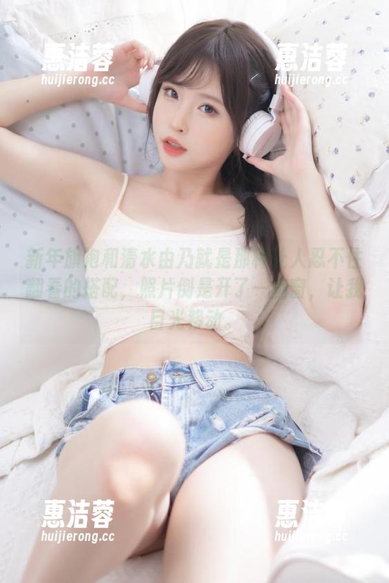新年旗袍和清水由乃就是那种让人忍不住翻看的搭配，照片倒是开了一扇窗，让我目光移动。