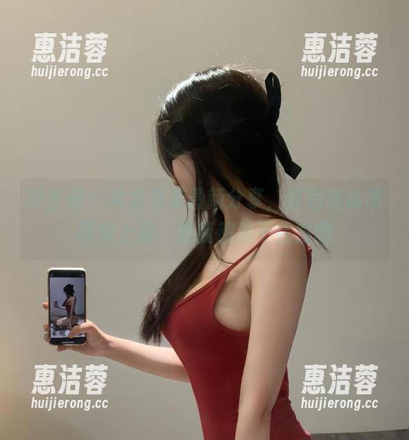 微密圈 - 火龙果羊最新分享，红色连体吊带穿上身，连我都忍不住偷瞄