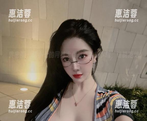 微密圈 - 猪小七的网袜大作战：全集下载，谁能拒绝呢？
