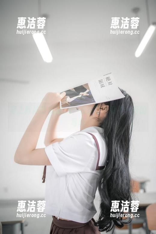 穿上丝袜的疯猫ss，在线带你看不一样的写真