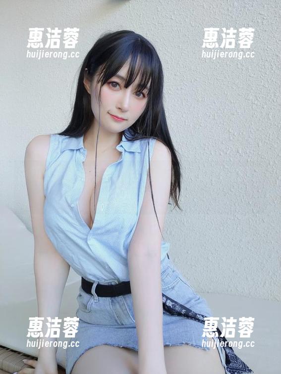 白银81油亮写真的合集，像经过细致打磨的镜面。