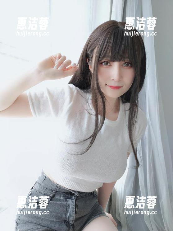 白银81的夏天：看她如何让一张图片也冒汗。