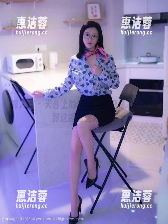 秀人网 - 天台上的lingyu69私拍：没想到这能这么好看？