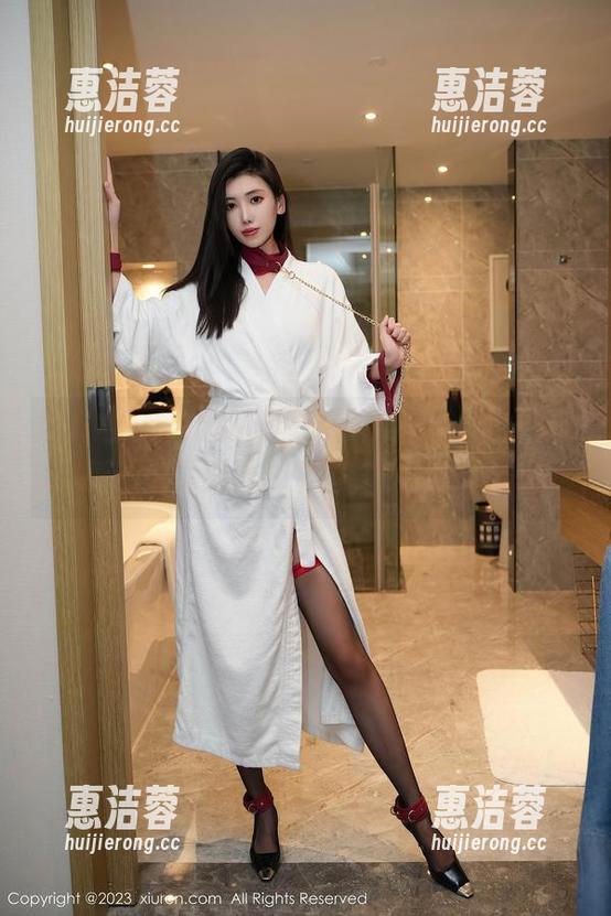 秀人网 - 学姐的味道又浓了，七七kiko的新图包更新让我窒息，一言难尽。