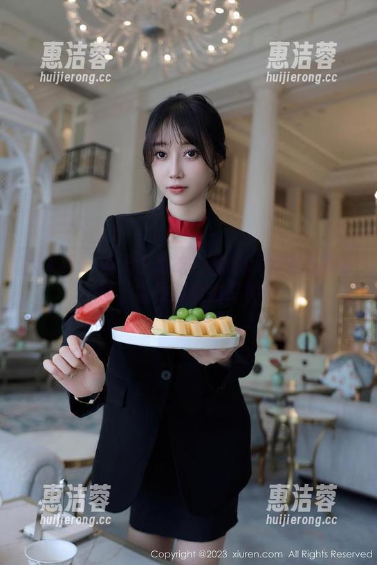 秀人网 - 谈天说地吃白菜的vi菜菜短裤合集，在线搞事情又如何
