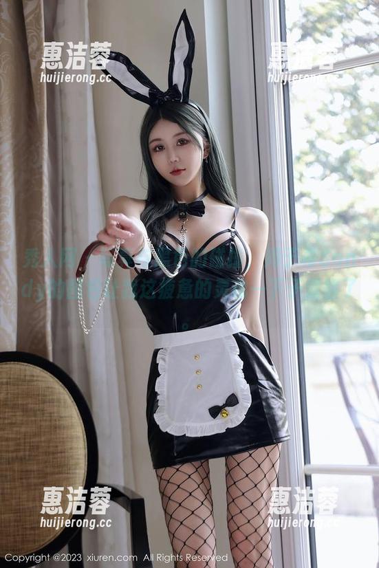秀人网 - 写真与黑色的碰撞，周于希Sandy的图包让我这疲惫的灵魂一下子清醒了。