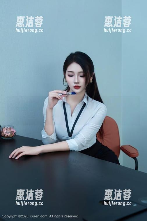 秀人网 - 小茉莉jasmine内衣摄影——图包里藏着小惊喜，快来下载试试！