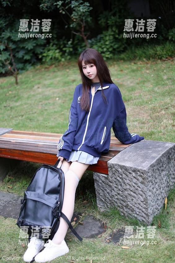 秀人网 - 徐莉芝Booty全集泳池写真：水波荡漾中，忘了自己在想啥！