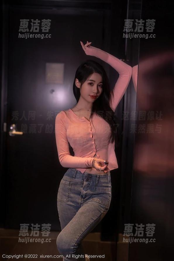 秀人网 - 朱可人的黑白写真：这组图像让人隐藏了的恶趣味都跑出来了，果然黑与白就是好搭档！