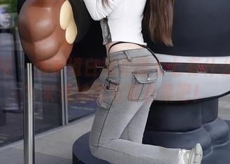 秀人网 – 想知道白裙和甜七七有什么关系？来看她的写真合集吧！
