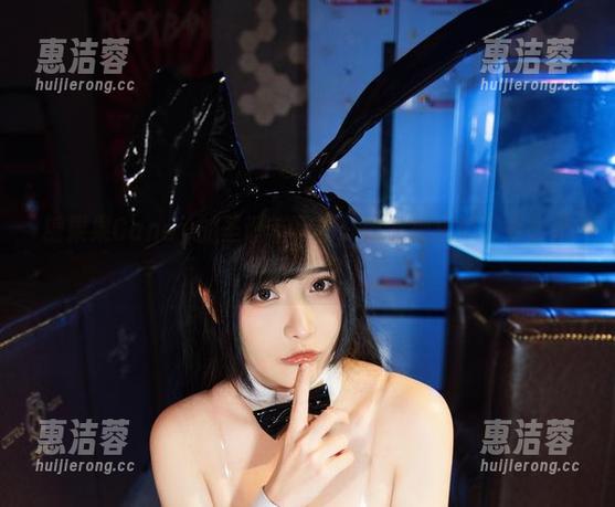 糖果果Candy的圣诞节写真：偷偷把捣蛋的老公扔进了背景。