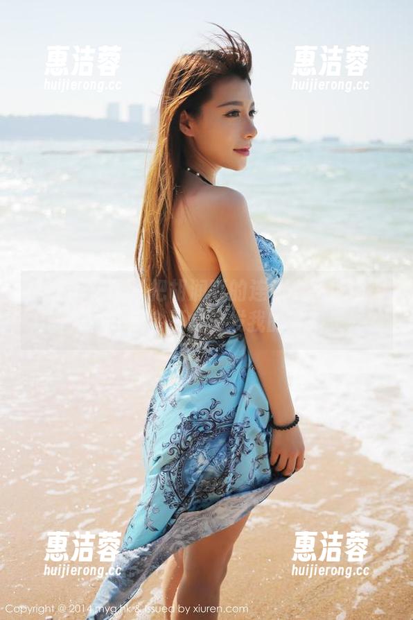 美媛馆 - 试试把胡润曦的连体衣壁纸设为桌面，不知道会不会激发我的穿搭灵感？