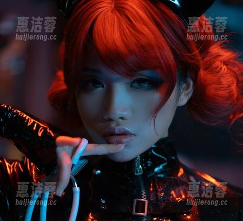 “芊川一笑MNK”让舞娘与玉藻前变得如此接地气——图册里怎么找到了生活的感觉？
