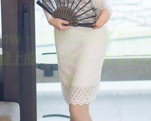 花漾show – 艾栗栗栗栗栗栗吖的美图：丝袜在腿上的闪闪发光，像是跟你打招呼呢！