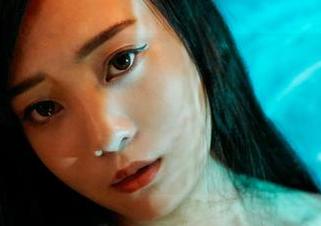 蜜桃社 – 定制版长腿，咕噜Sweet为你扭转视觉的误差！啧，这图片真能吸引眼球！