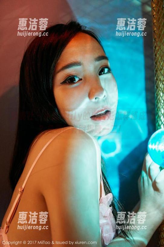 蜜桃社 - 小魔女lily的白丝是怎样炼成的？免费的套图揭晓一二！