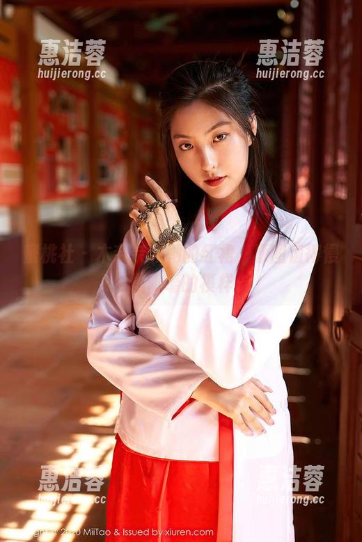 蜜桃社 - 木奈奈和她的红裙，原图值得慢慢咀嚼的模样