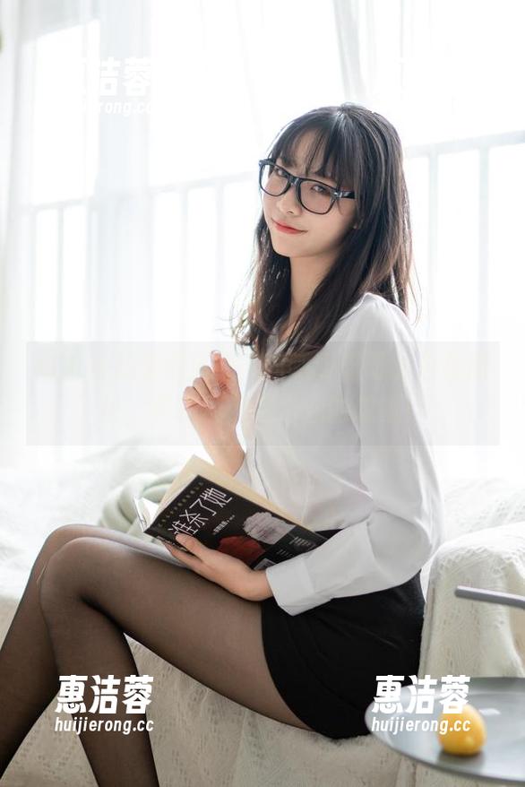 封面看起来很正经，西呱呀呀呀的白袜图包，真相总是超出你的想象！