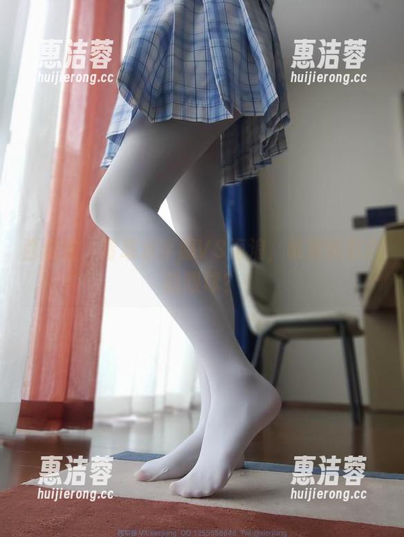 西尔酱：青草水手服VS海浪，谁更吸引你的眼球？