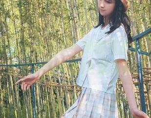 西瓜少女的最新威力！她的写真集，竟然让人关注的竟是JK双拼袜！