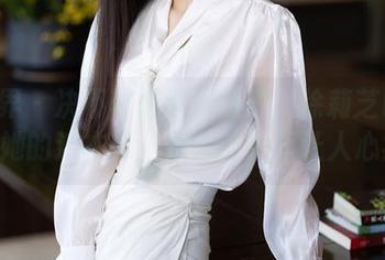 语画界 – 决不可错过的精选：徐莉芝Booty和她的连衣裙，如此简单却让人心痒。