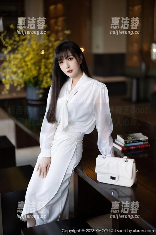 语画界 - 决不可错过的精选：徐莉芝Booty和她的连衣裙，如此简单却让人心痒。