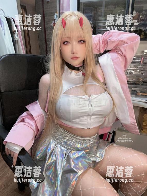 私拍礼服时刻，贝贝琪Becky的颜值比魔法还厉害，原图太有趣了！