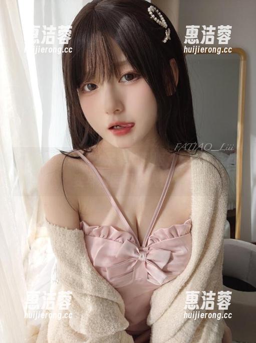 迷之呆梨 免费美图!迷之呆梨的制服,穿上或许能变身校园风云人物?