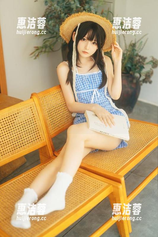 迷之呆梨的原图里，上演礼服与我的小心脏碰碰碰