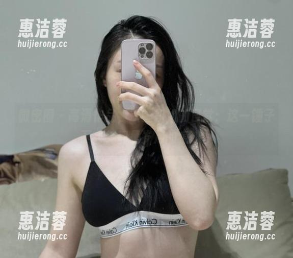 微密圈 - 高清作品，铁锤姐姐的日常：这一锤子下去，都是岁月的痕迹。