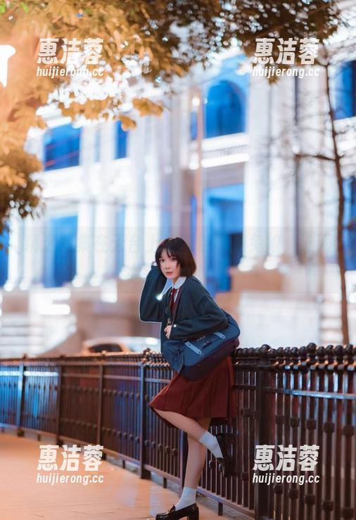 阿包也是兔娘 精选图集在天台上的阿包也是兔娘,谁喝水要howto?