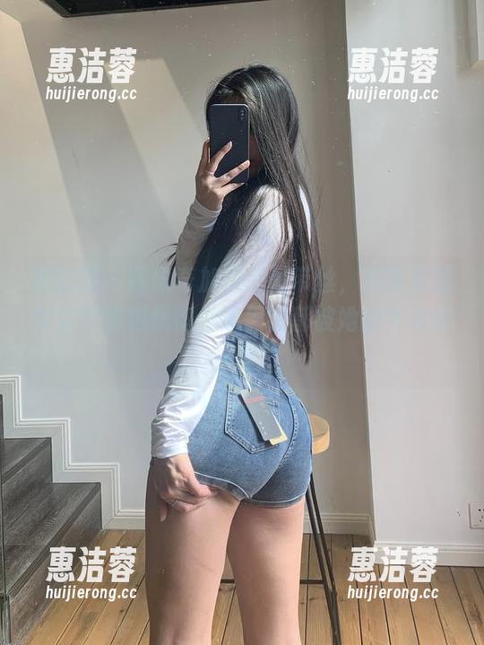 陈佩奇 微密圈 - 陈佩奇加白色吊带丝,原图里居然让我感到恍惚,连思绪都被她的气质牵着走。