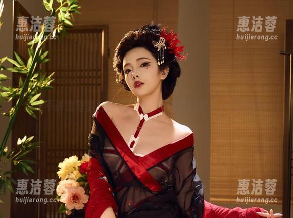 雯妹不讲道理变身白衣天使，图包里的护士一秒出道！