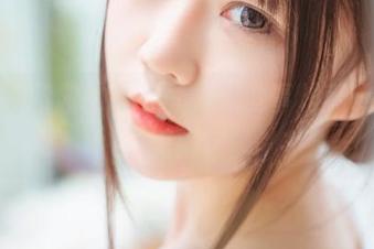 香草喵露露的cos写真，没事儿就瞧这双美脚。