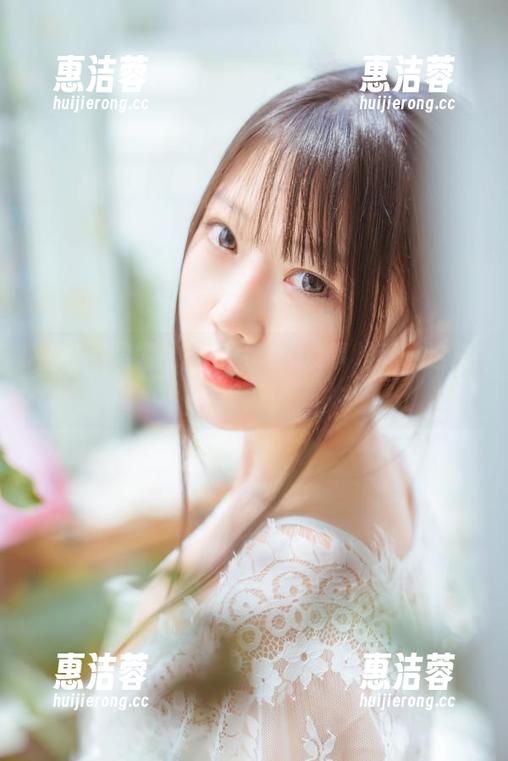 香草喵露露的cos写真，没事儿就瞧这双美脚。